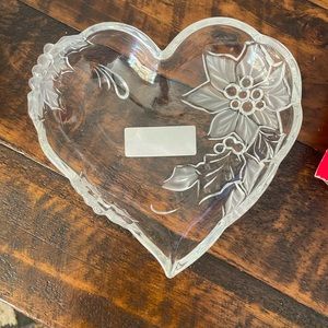 Mikasa beautiful heart shaped mistletoe glass candy dish